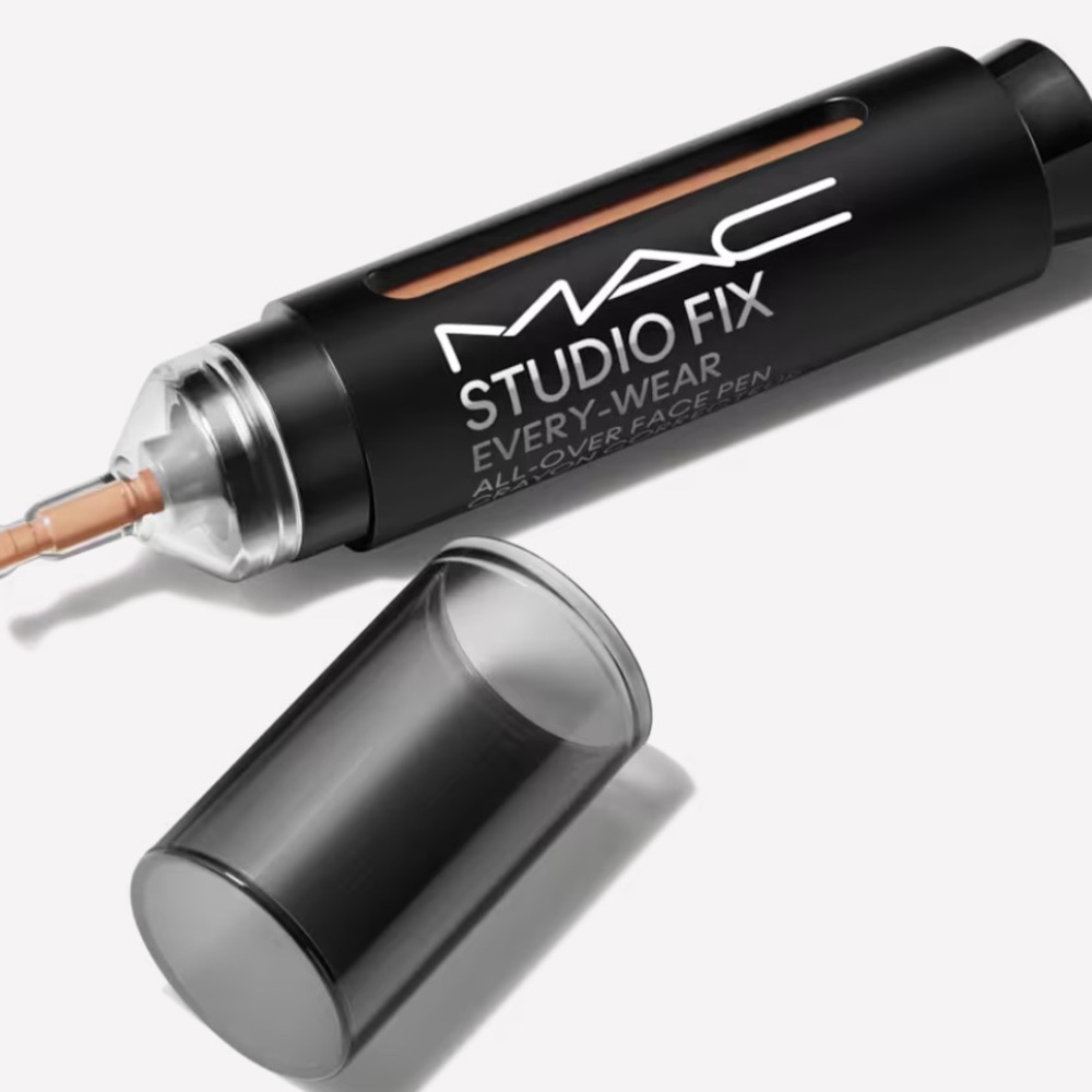Mac Cosmetics- NC17 - New